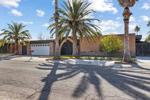Exterior - 8930 E Arbor St, Tucson, AZ 85730 photo 1 of 9