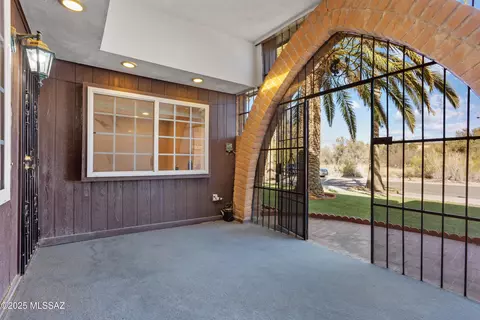 Exterior - 8930 E Arbor St, Tucson, AZ 85730 photo 2 of 9