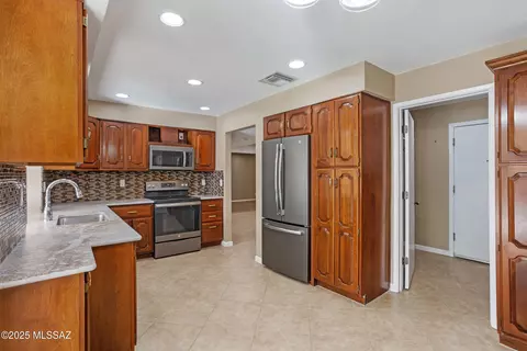 Kitchen - 8930 E Arbor St, Tucson, AZ 85730 photo 2 of 5