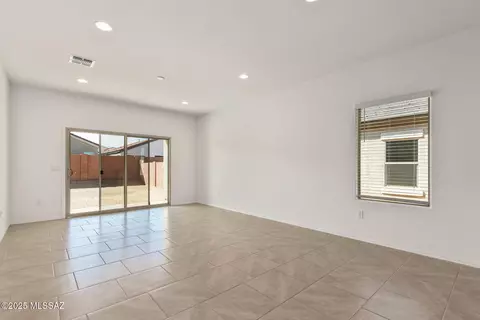 Living - 9816 E Gray Hawk Dr, Tucson, AZ 85730 photo 3 of 5