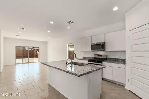 Kitchen - 9816 E Gray Hawk Dr, Tucson, AZ 85730 photo 3 of 3