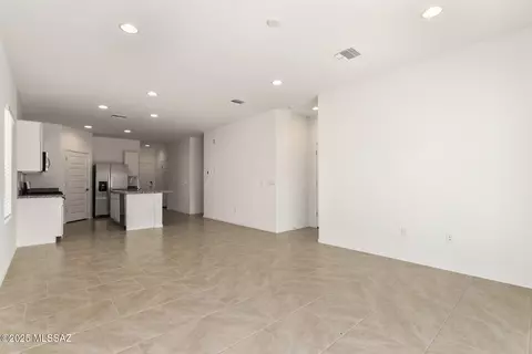 Living - 9816 E Gray Hawk Dr, Tucson, AZ 85730 photo 2 of 5