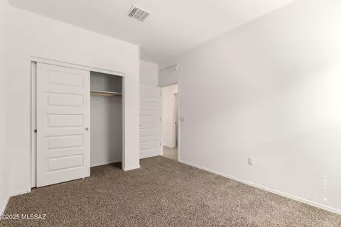 Bedroom - 9816 E Gray Hawk Dr, Tucson, AZ 85730 photo 5 of 6