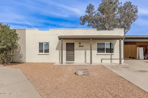 6915 Escalante Rd, Tucson, AZ 85730