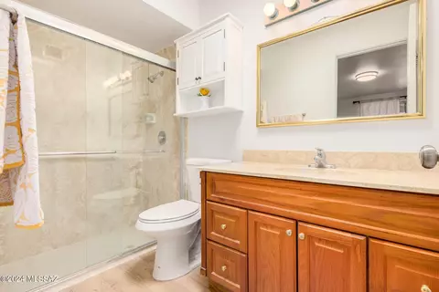 Bath - 6 E Madrid Dr, Tucson, AZ 85704 photo 1 of 2