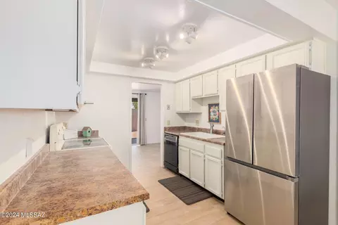 Kitchen - 6 E Madrid Dr, Tucson, AZ 85704 photo 4 of 4