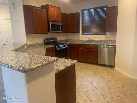 Kitchen - 8905 E Wright School Loop, Tucson, AZ 85715 photo 7 of 8