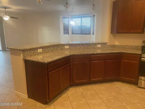 Kitchen - 8905 E Wright School Loop, Tucson, AZ 85715 photo 6 of 8
