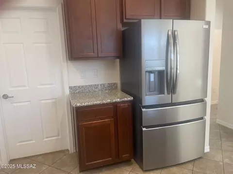 Kitchen - 8905 E Wright School Loop, Tucson, AZ 85715 photo 4 of 8