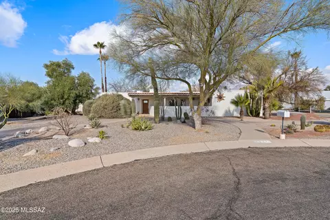 Exterior - 7721 E Cloud Rd, Tucson, AZ 85750 photo 5 of 7