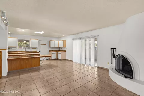 Kitchen - 7721 E Cloud Rd, Tucson, AZ 85750 photo 5 of 5