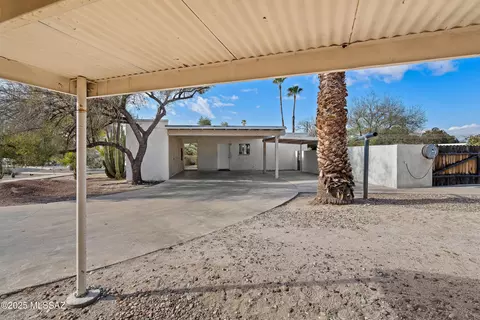 Exterior - 7721 E Cloud Rd, Tucson, AZ 85750 photo 4 of 7