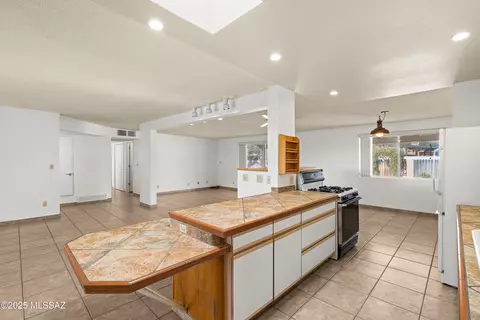 Kitchen - 7721 E Cloud Rd, Tucson, AZ 85750 photo 2 of 5