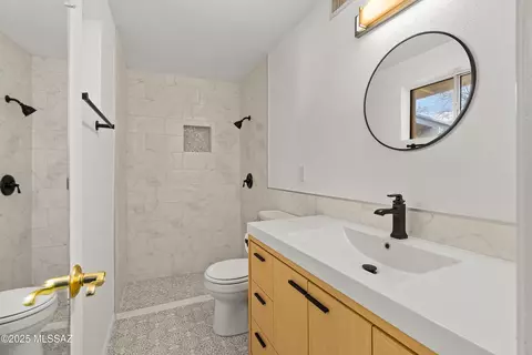 Bath - 7721 E Cloud Rd, Tucson, AZ 85750 photo 1 of 3
