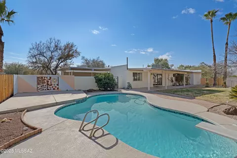Exterior - 7721 E Cloud Rd, Tucson, AZ 85750 photo 3 of 7