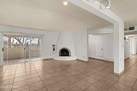 Living - 7721 E Cloud Rd, Tucson, AZ 85750 photo 2 of 3