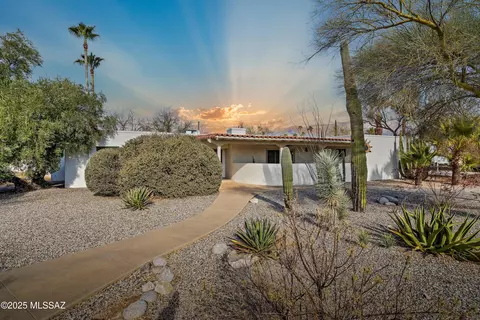 Exterior - 7721 E Cloud Rd, Tucson, AZ 85750 photo 7 of 7