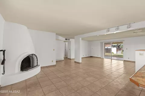 Living - 7721 E Cloud Rd, Tucson, AZ 85750 photo 1 of 3