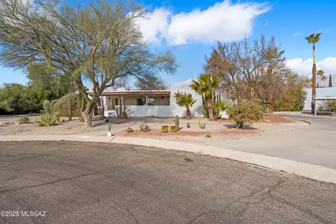 Exterior - 7721 E Cloud Rd, Tucson, AZ 85750 photo 6 of 7