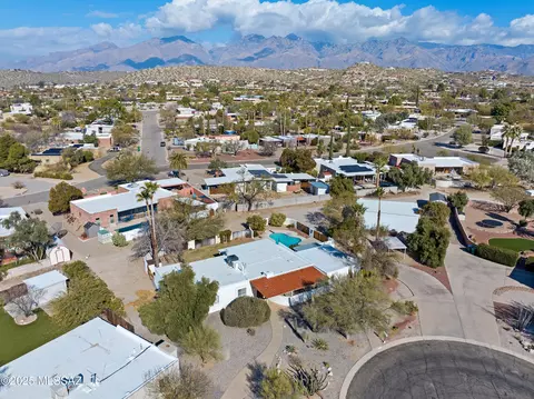 View/Area - 7721 E Cloud Rd, Tucson, AZ 85750 photo 2 of 5