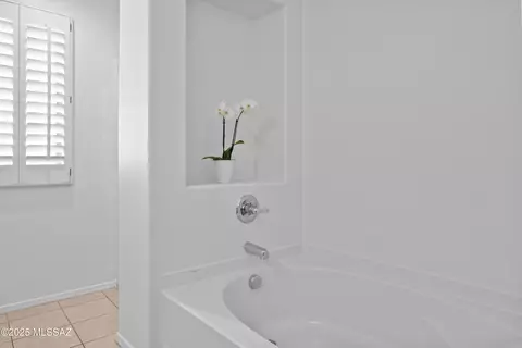 Bath - 7715 E Fair Meadows Loop, Tucson, AZ 85756 photo 3 of 4
