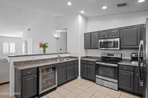 Kitchen - 7715 E Fair Meadows Loop, Tucson, AZ 85756 photo 5 of 6