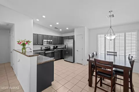 Kitchen - 7715 E Fair Meadows Loop, Tucson, AZ 85756 photo 2 of 6