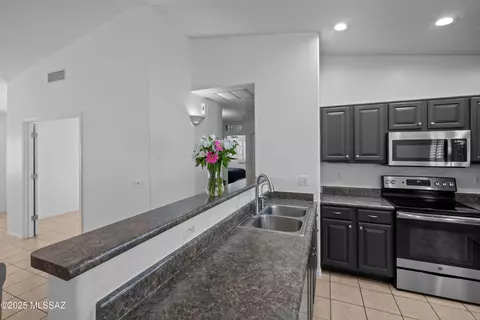 Kitchen - 7715 E Fair Meadows Loop, Tucson, AZ 85756 photo 6 of 6