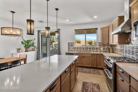 Kitchen - 10413 E Painted Turtle Ln, Tucson, AZ 85747 photo 3 of 7