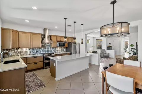 Kitchen - 10413 E Painted Turtle Ln, Tucson, AZ 85747 photo 7 of 7