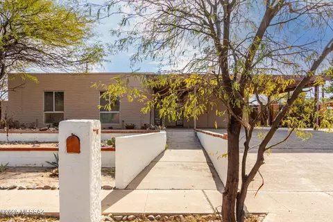 9482 E Calle Eunice, Tucson, AZ 85715
