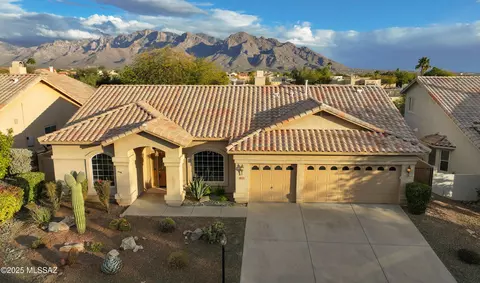 1899 W Muirhead Loop, Oro Valley, AZ 85737