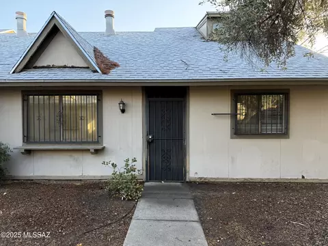2733 N Centre Ct Dr, Tucson, AZ 85705