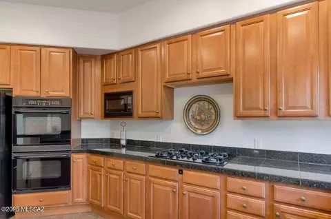 Kitchen - 4911 E Parade Ground Loop, Tucson, AZ 85712 photo 3 of 7