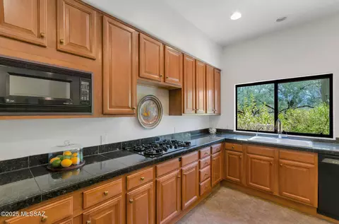 Kitchen - 4911 E Parade Ground Loop, Tucson, AZ 85712 photo 4 of 7