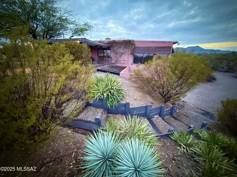 2830 N Sunrock Ln, Tucson, AZ 85745