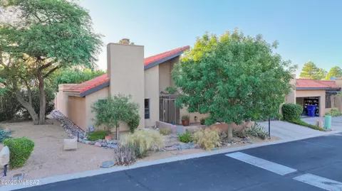 4951 E North Regency Cir, Tucson, AZ 85711 photo 2