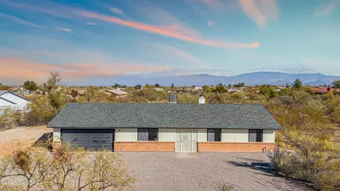 980 N Solar Dr, Vail, AZ 85641