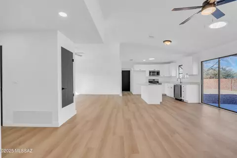 Living - 980 N Solar Dr, Vail, AZ 85641 photo 2 of 7