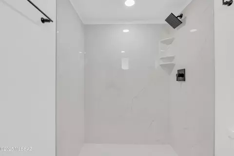Bath - 980 N Solar Dr, Vail, AZ 85641 photo 3 of 4