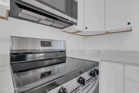 Kitchen - 980 N Solar Dr, Vail, AZ 85641 photo 3 of 3