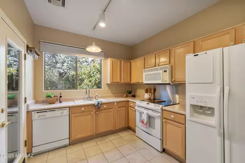 3672 S Paseo De Los Nardos, Green Valley, AZ 85614
