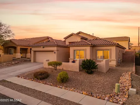 686 W Tremolo Ln, Oro Valley, AZ 85737