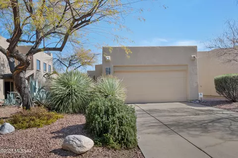 172 N Champagne Pl, Tucson, AZ 85745