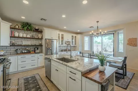 8295 N Rocky Brook Dr, Tucson, AZ 85743