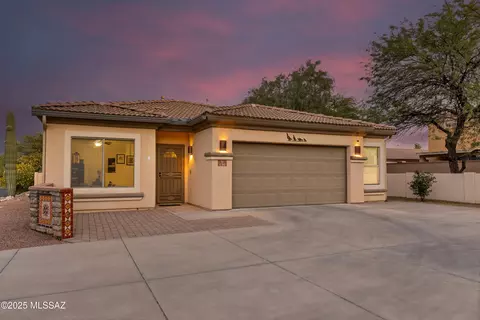 130 E Placita Nubes Blancas, Sahuarita, AZ 85629