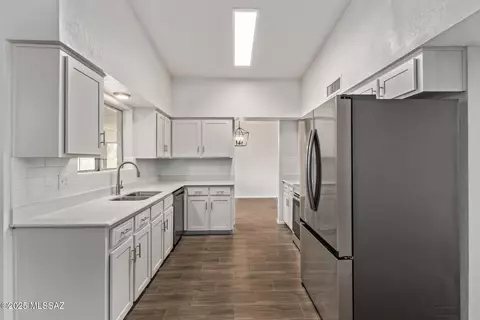 Kitchen - 662 E Macon Dr, Vail, AZ 85641 photo 3 of 3