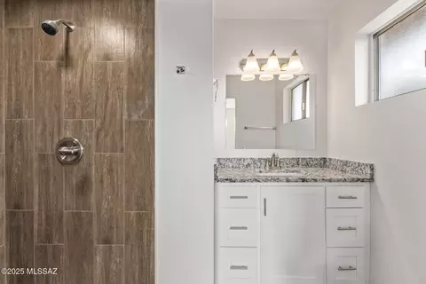Bath - 662 E Macon Dr, Vail, AZ 85641 photo 1 of 2