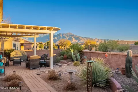 2011 W Demetrie Canyon Dr, Green Valley, AZ 85622
