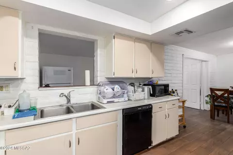 Kitchen - 7602 E 45th St, Tucson, AZ 85730 photo 2 of 3